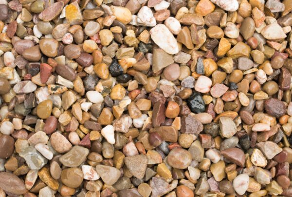 Bulk bag of gravel/shingle in 4–10mm and 10–20mm sizes – ideal for concrete, drainage, and landscaping